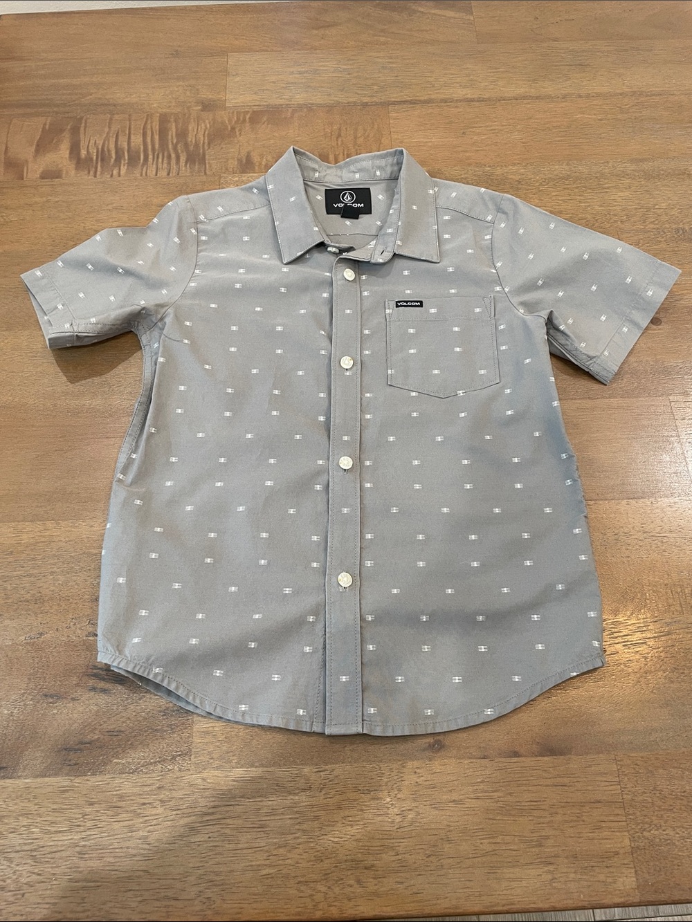 Like New Boys Volcom Gray Short Sleeve Button-Down Shirt.  Size 7.